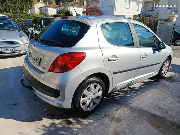 Peugeot 207 2006 photo 3