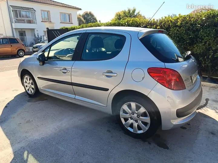 Peugeot 207 2006 photo 2