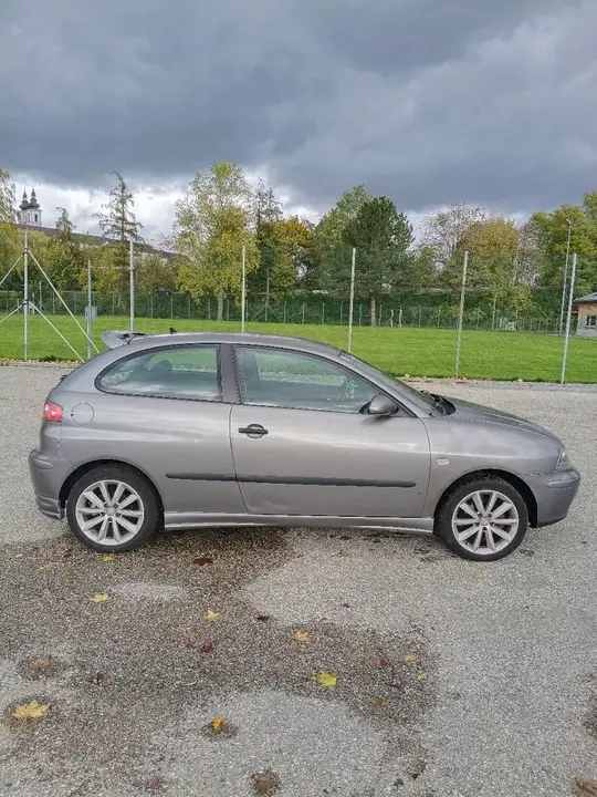 Seat Ibiza 2005 photo 3