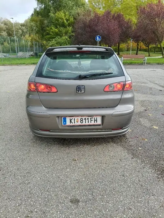 Seat Ibiza 2005 photo 2