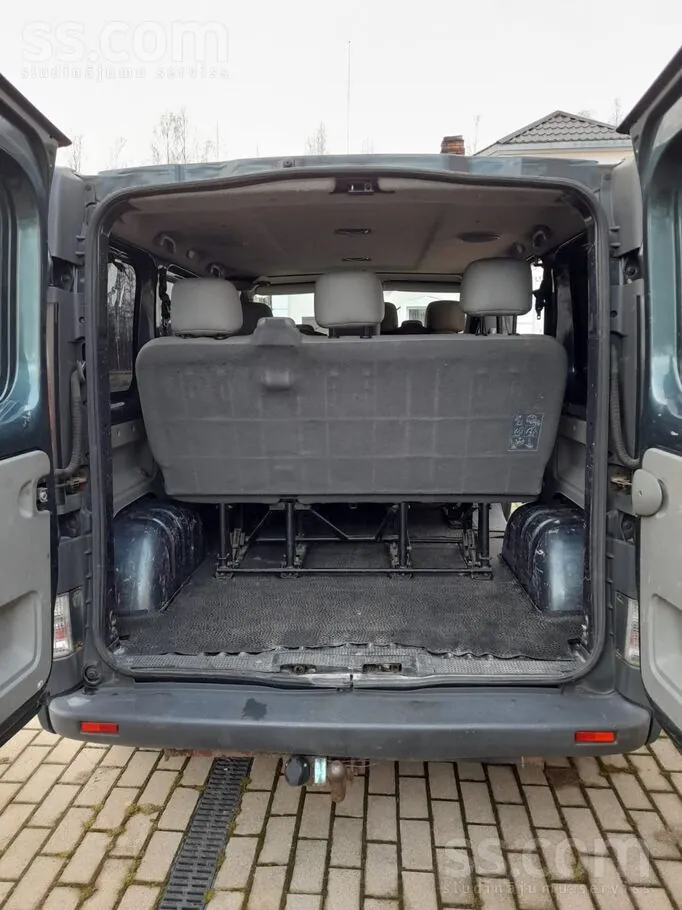 Renault Trafic 2004 photo 2