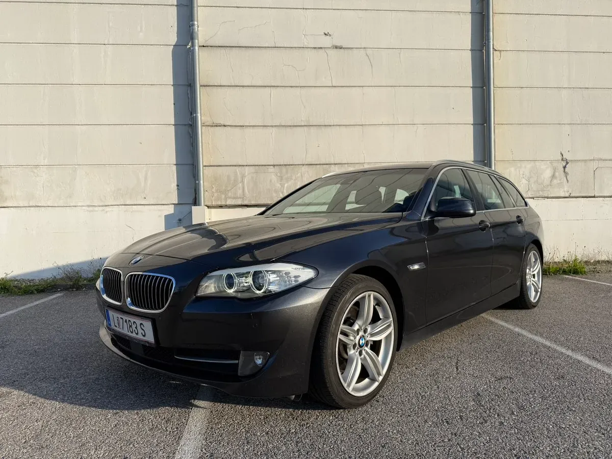 BMW 5 Series 2010 photo 2