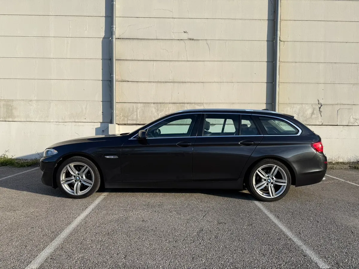 BMW 5 Series 2010 photo 3