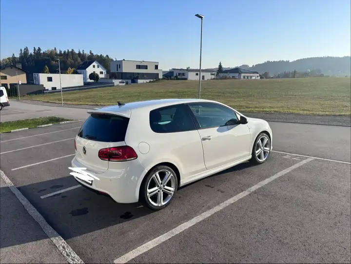 Volkswagen Golf 2010 photo 3