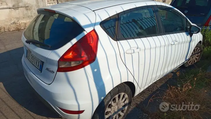 Ford Fiesta 2010 photo 4