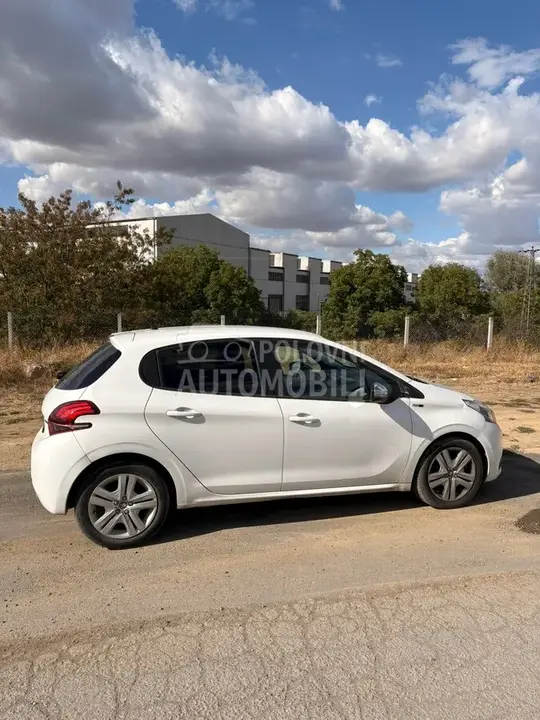 Peugeot 208 2016 photo 5