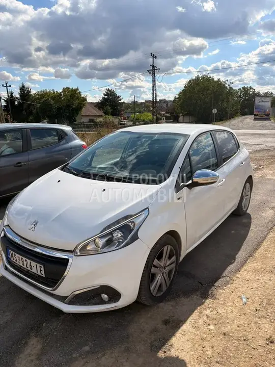 Peugeot 208 2016 photo 2