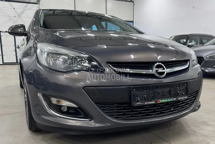 Opel Astra J 2013 photo 3