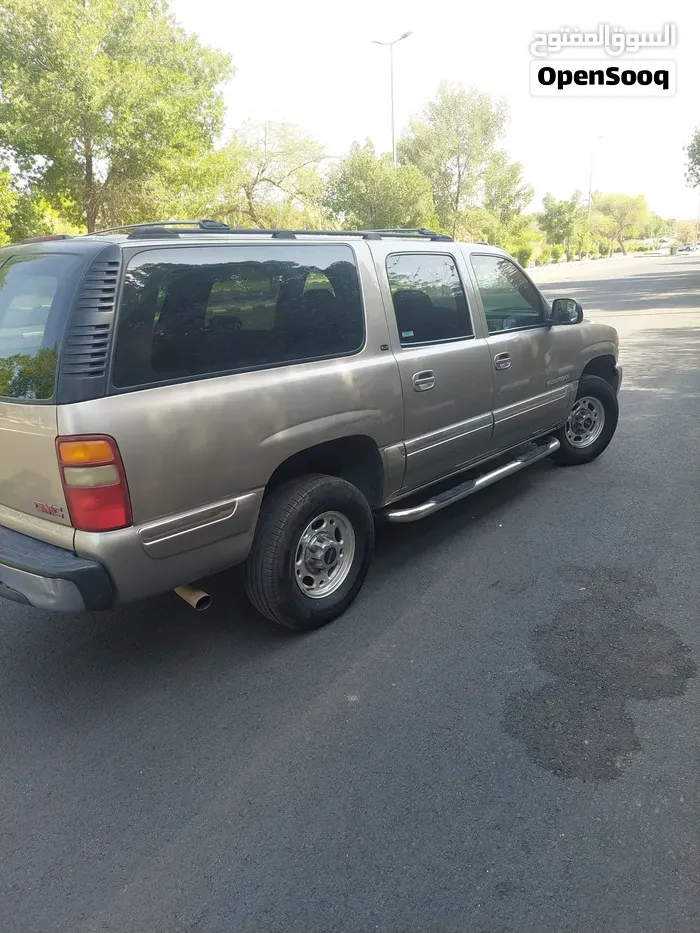 GMC Suburban 2000 photo 4