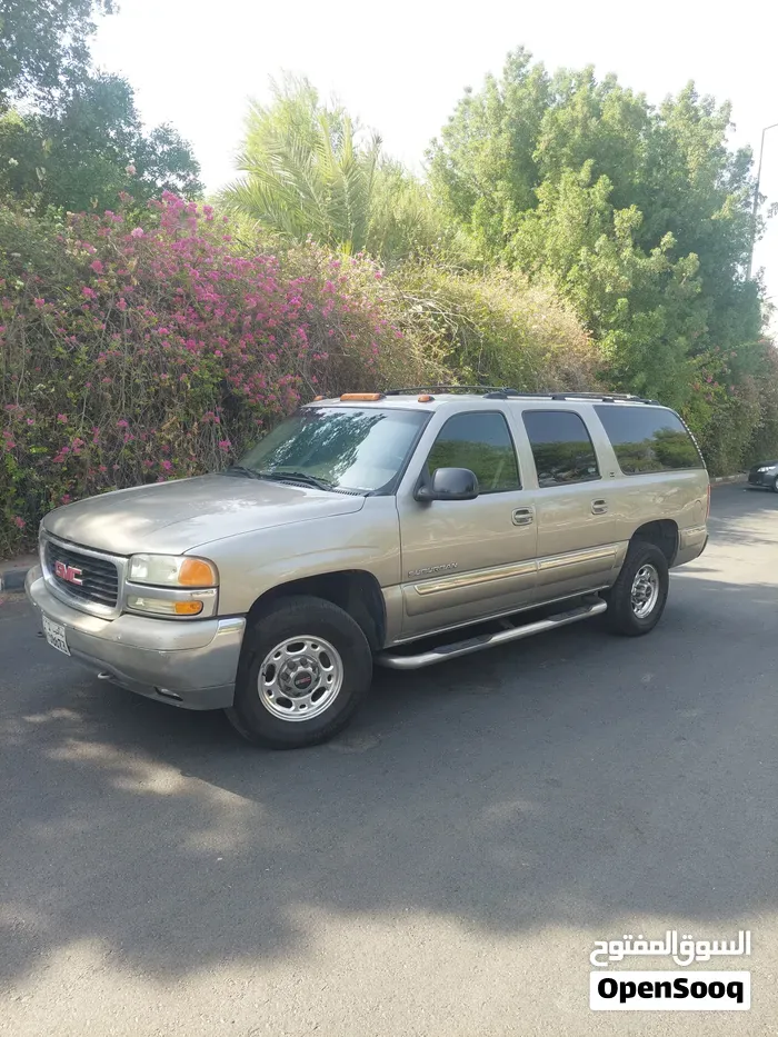 GMC Suburban 2000 photo 3