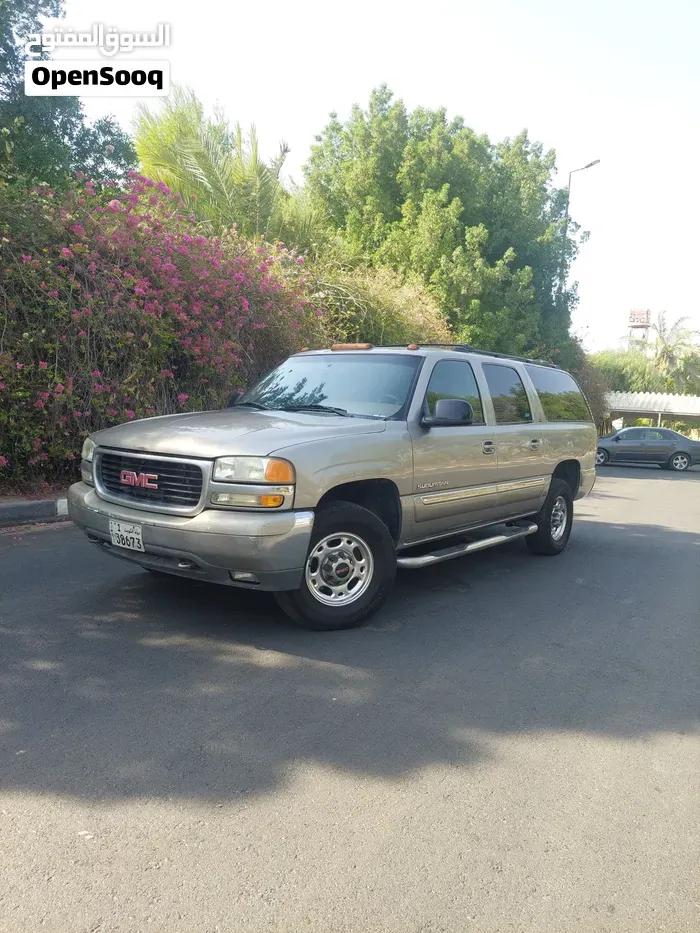 GMC Suburban 2000 photo 2