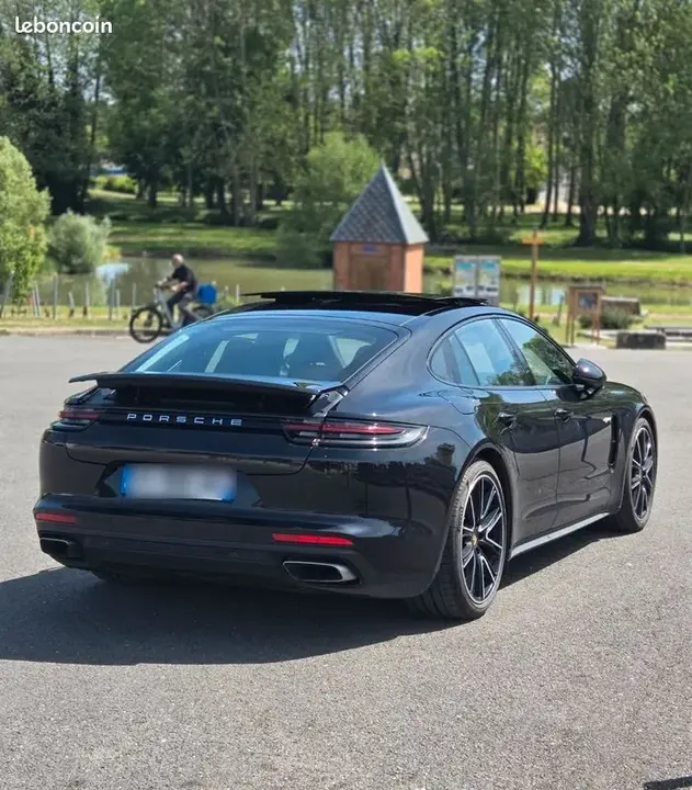 Porsche Panamera 2018 photo 2