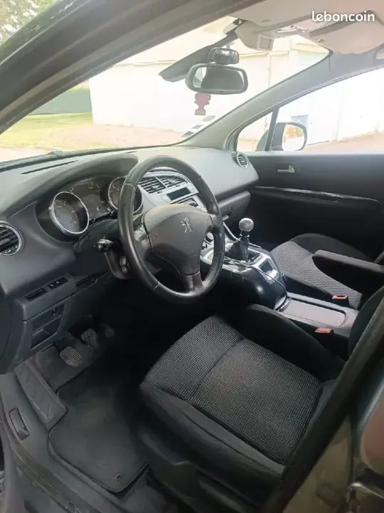 Peugeot 5008 2011 photo 3