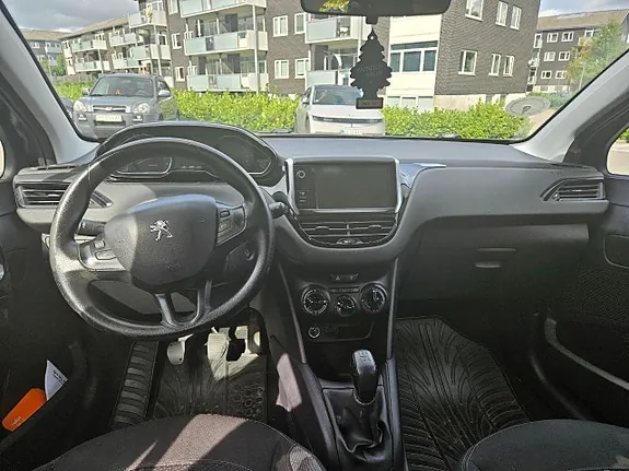 Peugeot 208 2012 photo 3