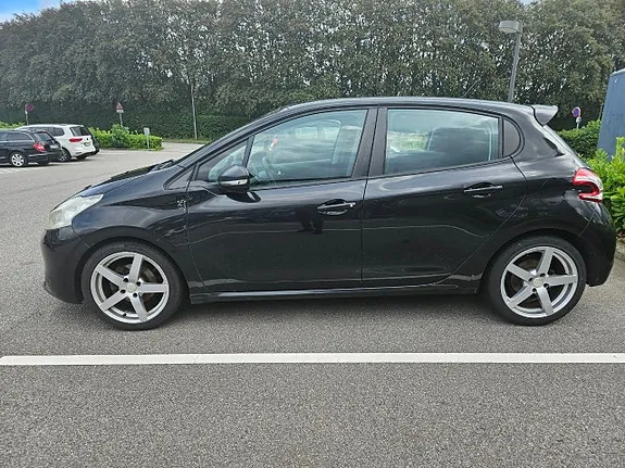 Peugeot 208 2012 photo 5