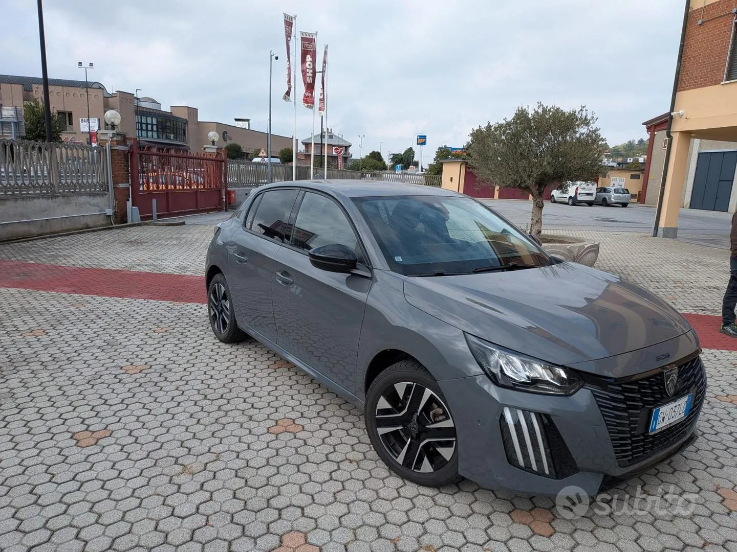 Peugeot 208 2024 photo 2