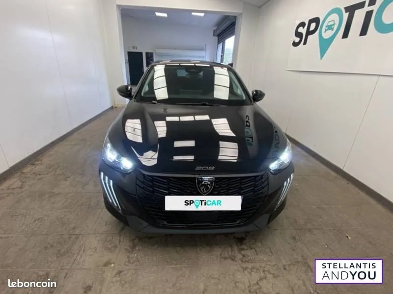Peugeot 208 2025 photo 2