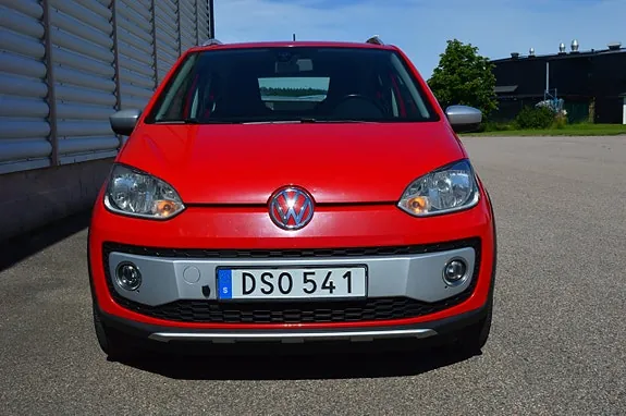 Volkswagen Up! Cross 2015 photo 2