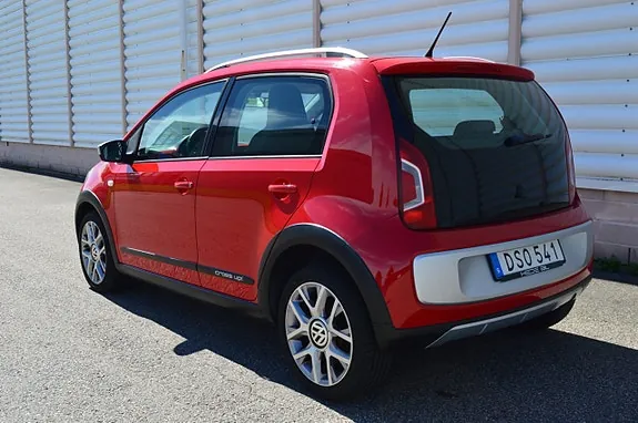 Volkswagen Up! Cross 2015 photo 4