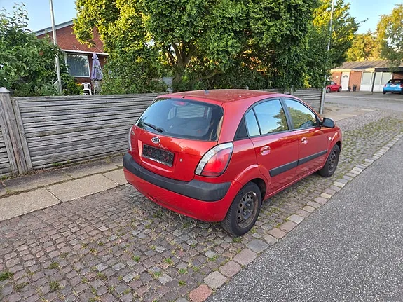 Kia Rio 2007 photo 2