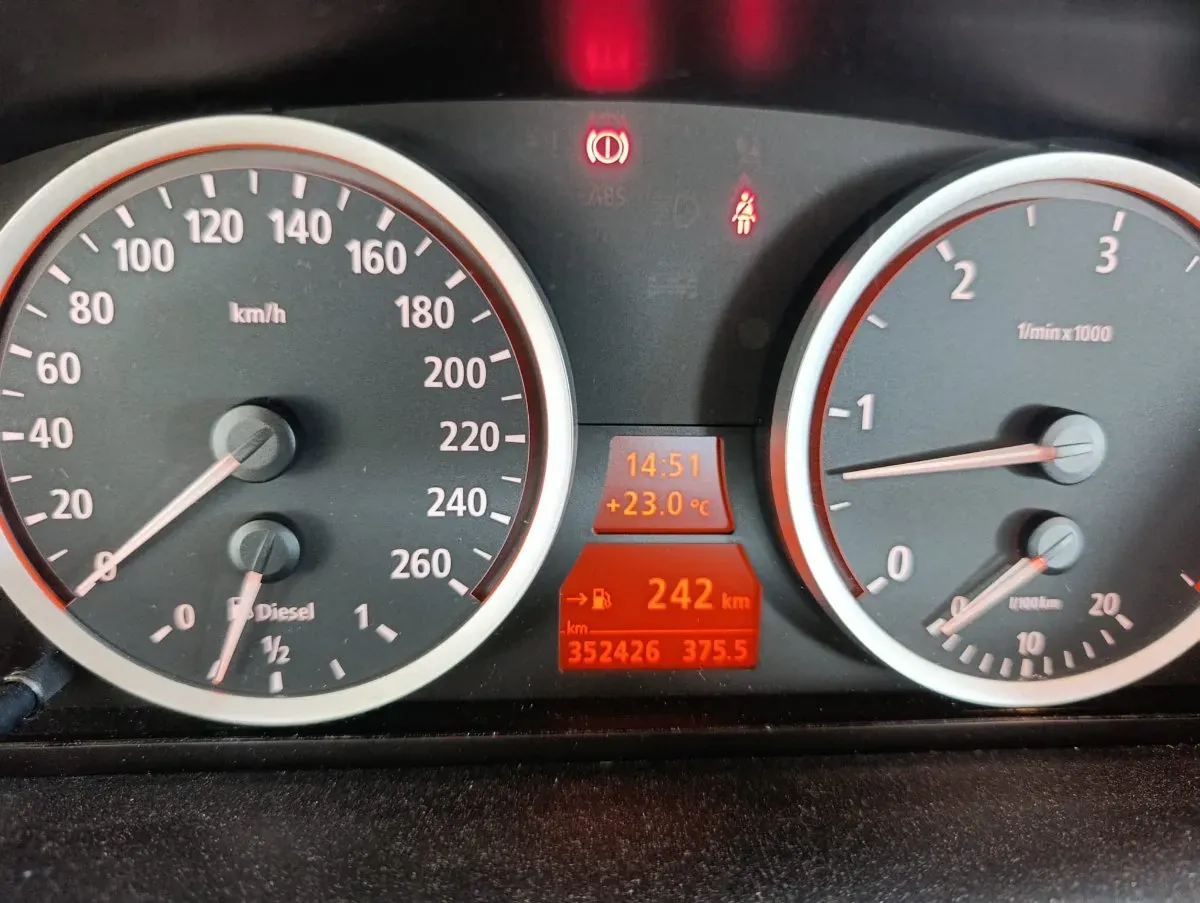 BMW 5 Series 2006 photo 2
