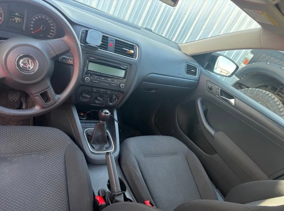 Volkswagen Jetta 2011 photo 3