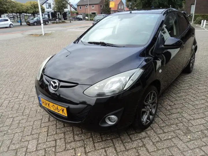 Mazda 2 2013 photo 3