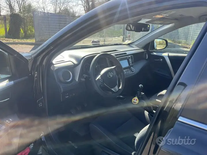 Toyota Rav4 2015 photo 4