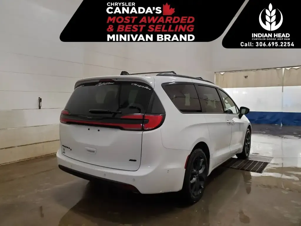 Chrysler Pacifica 2023 photo 4