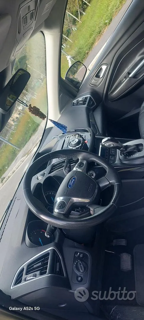 Ford Kuga 2012 photo 3
