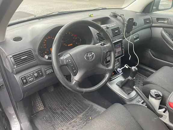 Toyota Avensis 2005 photo 2