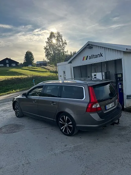 Volvo V70 2011 photo 2