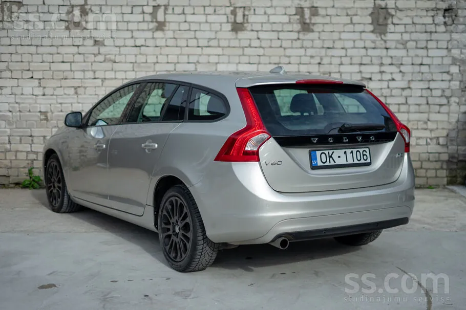 Volvo V60 2017 photo 2