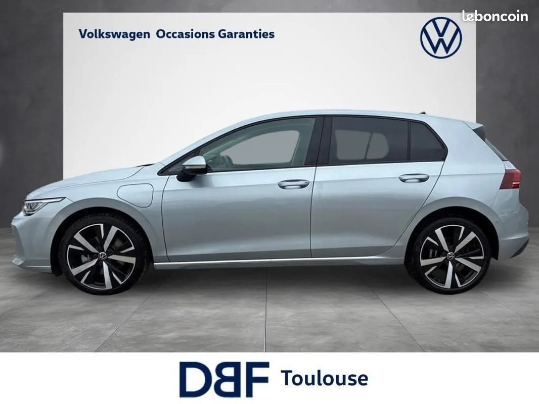 Volkswagen Golf 2025 photo 2