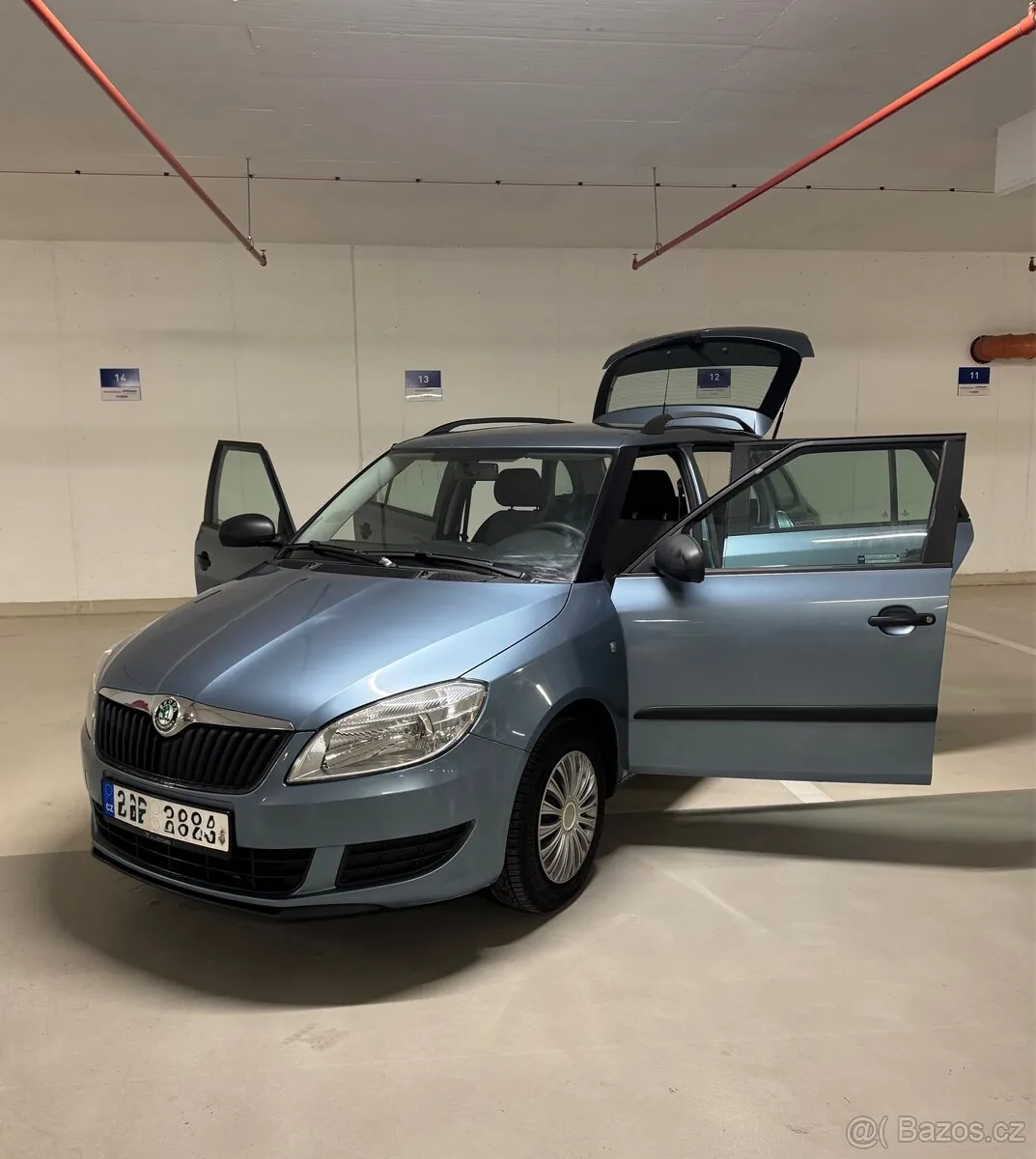 Skoda Fabia 2011 photo 3