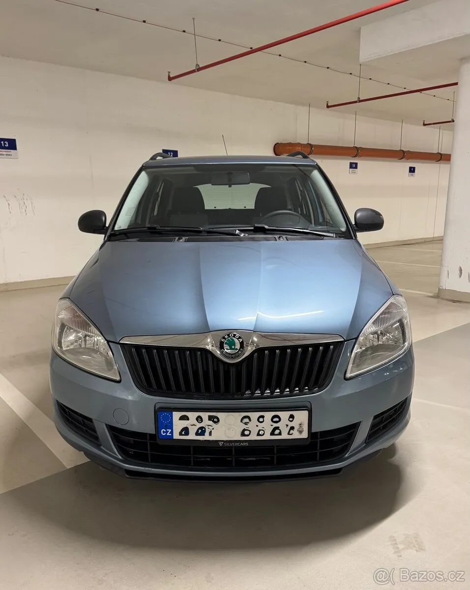 Skoda Fabia 2011 photo 2