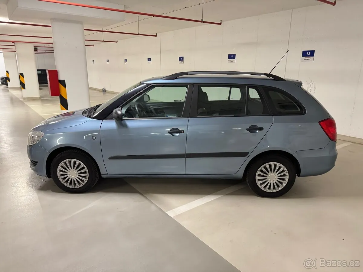 Skoda Fabia 2011 photo 4