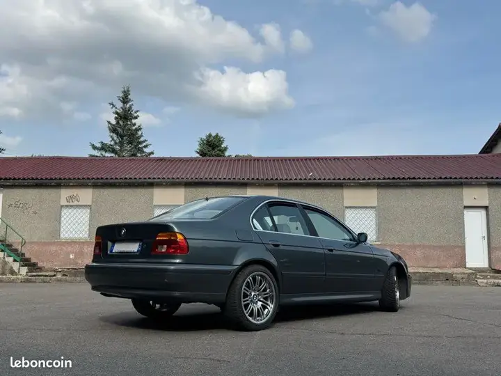 BMW 5 Series 2003 photo 2