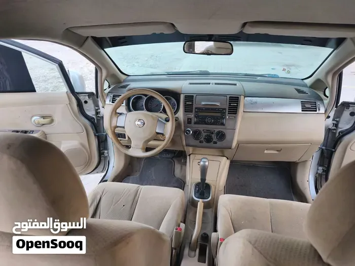 Nissan Tiida 2012 photo 3
