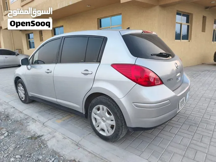 Nissan Tiida 2012 photo 2