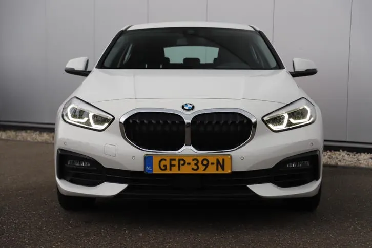 BMW 1 Series 2024 photo 2