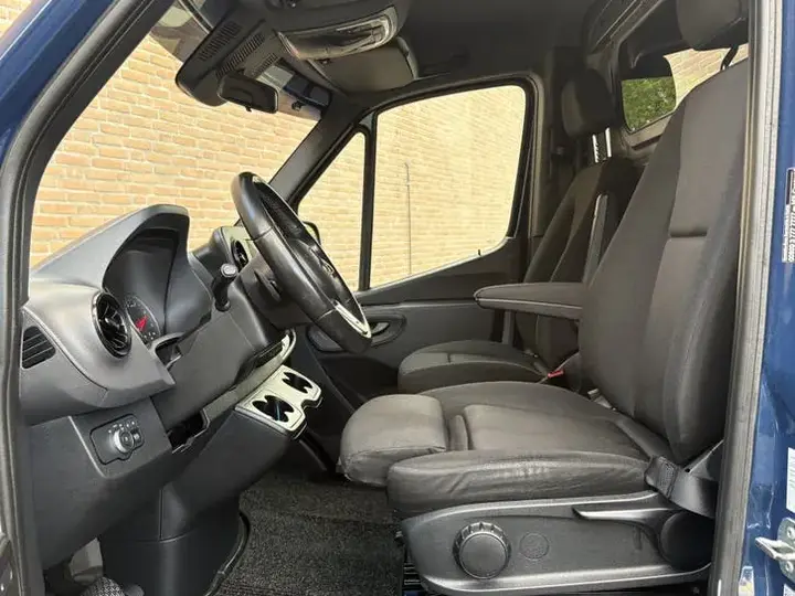 Mercedes-Benz Sprinter 2022 photo 2