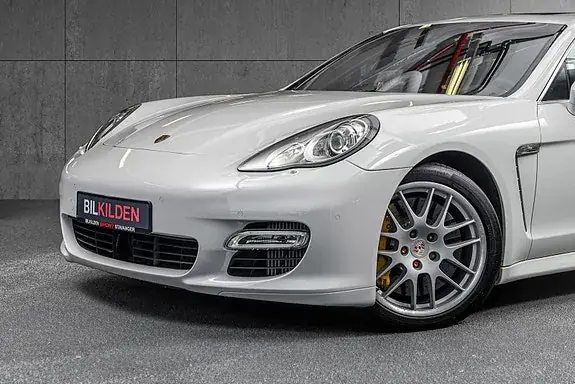 Porsche Panamera 2011 photo 2