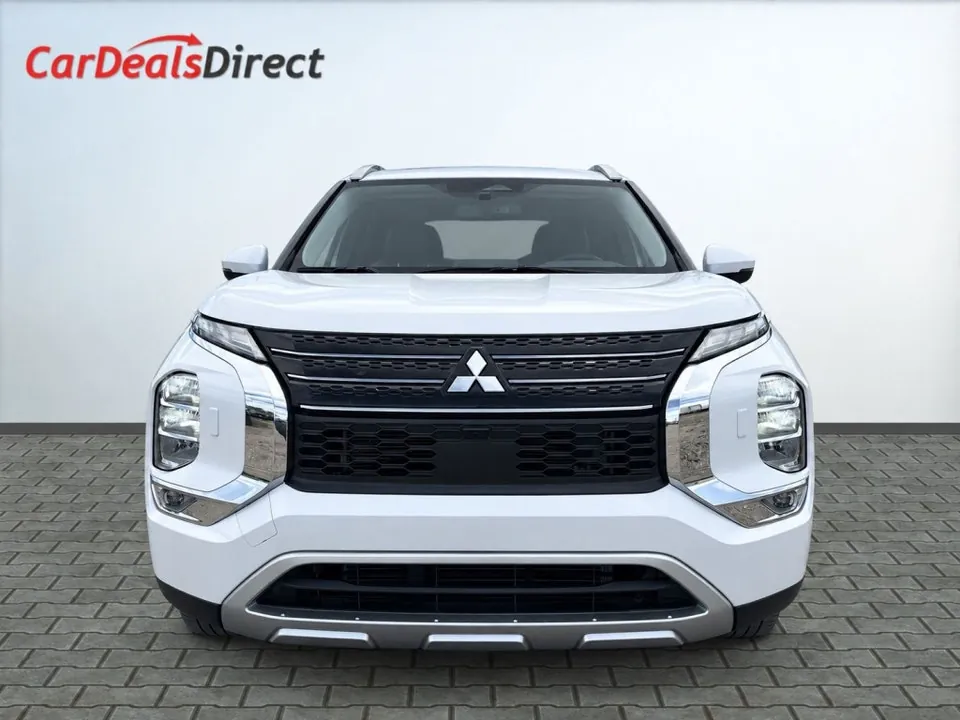 Mitsubishi Outlander 2022 photo 2