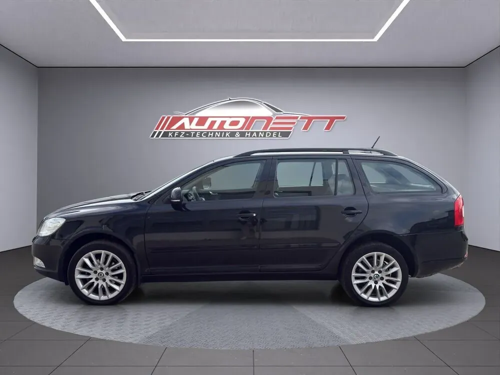 Skoda Octavia 2011 photo 2