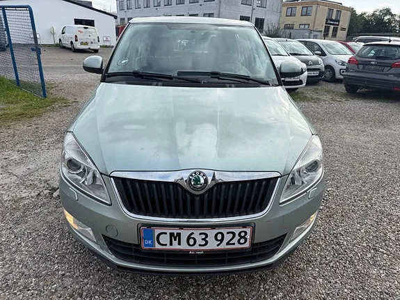 Skoda Fabia 2010 photo 2