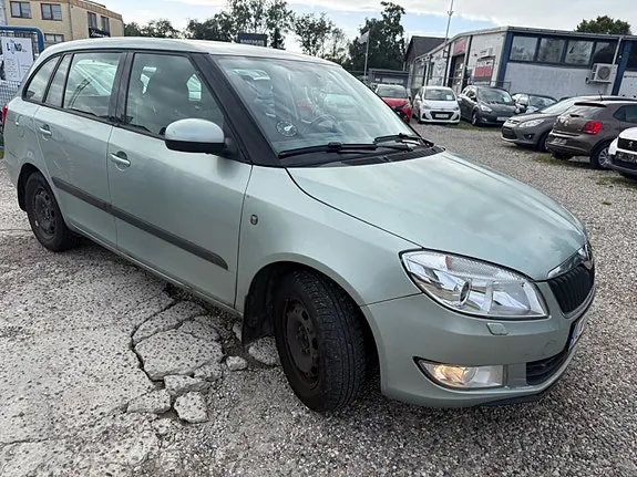 Skoda Fabia 2010 photo 3