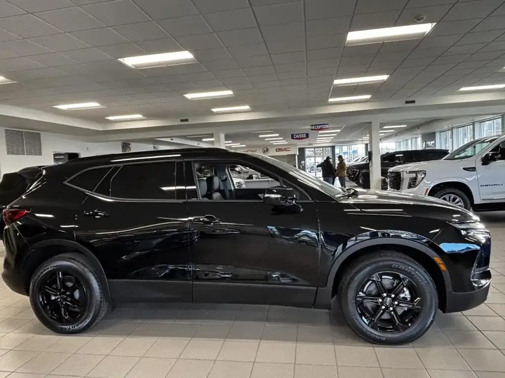 Chevrolet Blazer 2026 photo 2