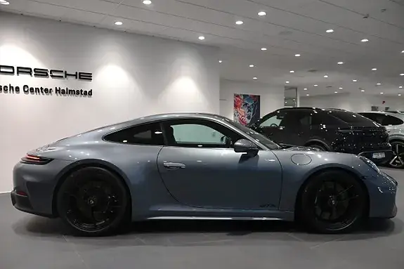 Porsche 911 Carrera 4 Gts 2027 photo 5