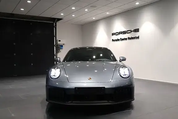 Porsche 911 Carrera 4 Gts 2027 photo 2